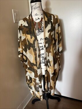 Camouflage Open-Front Women's Cape - Tan/Cream